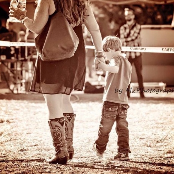 Meet your Posher, Julie layne - Picture 2 of 7